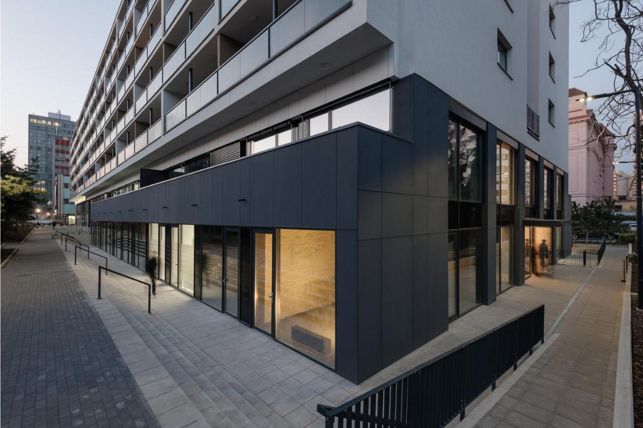 Central Point By Zoom Apartments Pressburg Exterior foto