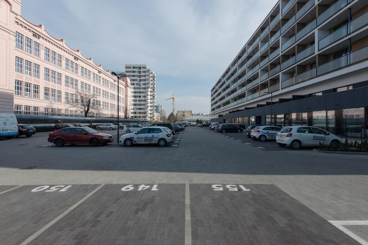 Central Point By Zoom Apartments Pressburg Exterior foto